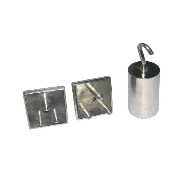 Device for checking the resistance to lateral strain